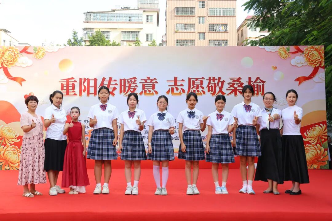 菊染金秋,雅颂重阳|嘉禾新都学子赴新科公园,以雅韵敬桑榆