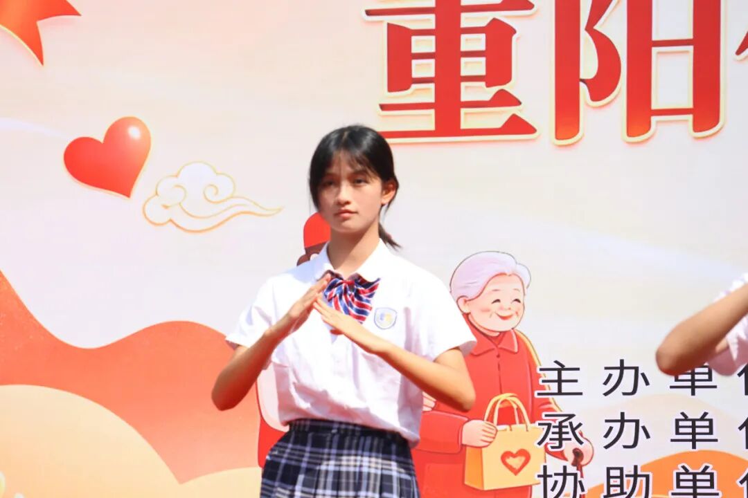 菊染金秋,雅颂重阳|嘉禾新都学子赴新科公园,以雅韵敬桑榆