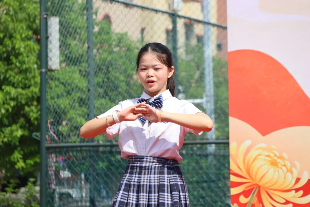 菊染金秋,雅颂重阳|嘉禾新都学子赴新科公园,以雅韵敬桑榆